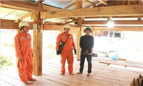 123 hộ đồng bào Xơ Đăng ở thôn Tu Thôn được sử dụng điện lưới Quốc gia