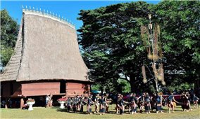 Giữ buôn làng giữa lòng phố thị