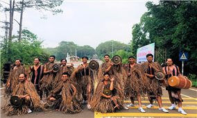 Cồng chiêng, múa xoang níu chân du khách giữa đại ngàn Măng Đen