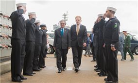 Đại sứ Việt Nam tại Mỹ thăm Norfolk và tàu sân bay USS George H.W.Bush