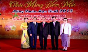 Thủ tướng Nguyễn Xuân Phúc và Thủ tướng Lào vui Tết cộng đồng