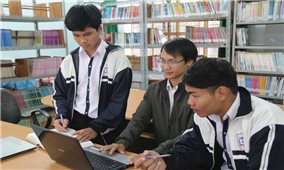 Học sinh trường huyện sáng chế phần mềm từ điển Việt-M’nông