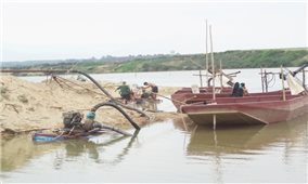 Vấn nạn khai thác cát trái phép trên sông Lam