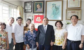 Thủ tướng thăm hỏi các gia đình liệt sĩ tại Hà Nội