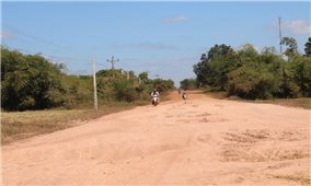 Người dân Cư Kbang mong mỏi về một con đường