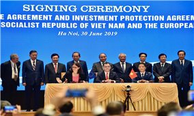 Thủ tướng Nguyễn Xuân Phúc chứng kiến lễ ký EVFTA và EVIPA
