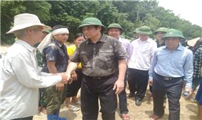 Trưởng Ban Tổ chức Trung ương Phạm Minh Chính thăm vùng lũ Sa Ná