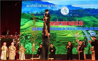 Trình diễn trích đoạn Lễ hội dân tộc Mông