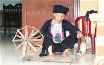Độc đáo nghề dệt truyền thống của người Dao họ