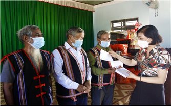 Đoàn công tác Vụ Địa phương II thăm và tặng quà Tết tại huyện Đức Cơ tỉnh Gia Lai