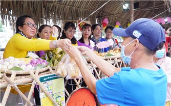 TP. Hồ Chí Minh: Không khí sôi động tại Tuần lễ trái cây “Trên bến dưới thuyền”