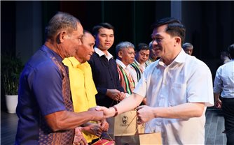 Thứ trưởng, Phó Chủ nhiệm Nông Quốc Tuấn gặp mặt Đoàn đại biểu Người có uy tín tiêu biểu tỉnh Bình Phước