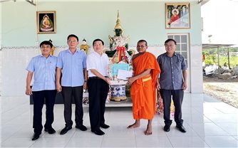 Thứ trưởng, Phó Chủ nhiệm Lê Sơn Hải thăm, chúc mừng Lễ Sen Dolta tại tỉnh Bình Phước