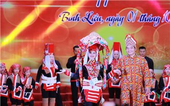 16 thí sinh lọt vào vòng Chung kết Hội thi “Người trình diễn trang phục dân tộc đẹp nhất huyện Bình Liêu năm 2022”