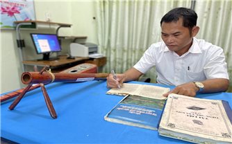Người thầy hơn 30 năm cống hiến để bảo tồn, phổ biến ngôn ngữ Bru Vân Kiều
