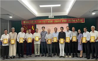 Ủy ban Dân tộc tiếp Đoàn đại biểu Người có uy tín tỉnh Bình Dương