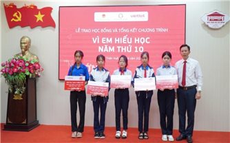 Thừa Thiên Huế: Trao 420 suất học bổng “Vì em hiếu học” cho học sinh DTTS, miền núi