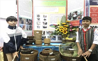 Gìn giữ bản sắc văn hóa các DTTS trong trường học ở Quảng Bình