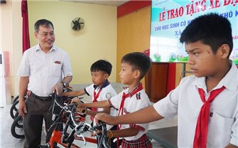 Ban Dân tộc tỉnh Kiên Giang: Phối hợp trao tặng xe đạp cho học sinh có hoàn cảnh khó khăn tại huyện Châu Thành