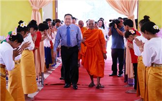 Phó Chủ tịch Thường trực Quốc hội Trần Thanh Mẫn chúc Tết cổ truyền Chôl Chnăm Thmây tại Cần Thơ