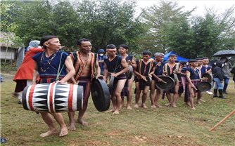 Đội văn nghệ thôn bản - Đánh thức vai trò của những chủ nhân văn hóa : Chính sách mới, kỳ vọng mới (Bài 2)