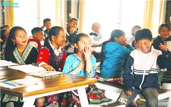 “Lớp học cho em” mô hình dạy miễn phí cho trẻ em DTTS trên đỉnh núi