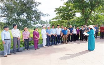 Ban Dân tộc tỉnh Tuyên Quang đưa Đoàn đại biểu Người có uy tín đi học tập kinh nghiệm tại miền Trung