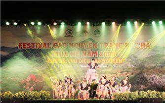 Khai mạc 