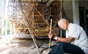 Người cuối cùng giữ nghề làm bờ xe nước thủ công ở Quảng Ngãi