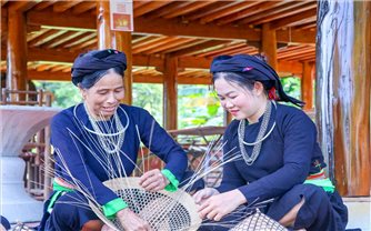 Nón lá 2 mê của người Tày ở Hà Giang