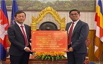 Cán bộ và Nhân dân tỉnh Kon Tum (Việt Nam) và Ratanakiri (Vương quốc Campuchia) chung sức xây dựng biên giới hòa bình, hữu nghị, thắm tình đoàn kết