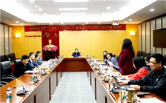 Thứ trưởng, Phó Chủ nhiệm UBDT Nông Thị Hà chủ trì cuộc họp của Hội đồng thẩm định đề cương, dự toán kinh phí dự án bảo vệ môi trường