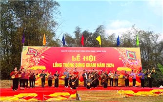 Đông đảo du khách đến tham dự Lễ hội Lồng thồng Bủng Kham Tràng Định