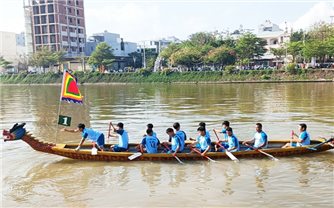 Bình Định: Sôi nổi Lễ hội Đua thuyền truyền thống lần thứ nhất tại Quy Nhơn