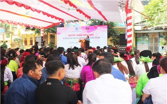 Hội LHPN Việt Nam tuyên truyền kiến thức về sinh đẻ an toàn và chăm sóc sức khỏe trẻ em