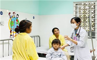 Kon Tum: Liên tiếp 3 trẻ em DTTS nhập viện do ngộ độc chất tẩy rửa