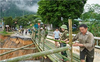 Dựng cầu tạm, quyết tâm khơi thông huyết mạch giao thông