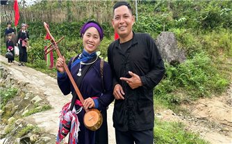 Một gia đình người Tày được tuyên dương “Gia đình trẻ hạnh phúc”