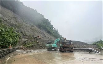 Quảng Ngãi: Khuyến cáo các phương tiện tạm thời chưa đi qua đèo Lò Xo do sạt lở
