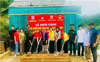 Xây dựng “Nhà tình nghĩa” tặng hộ gia đình đặc biệt khó khăn ở miền Tây xứ Nghệ
