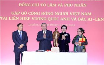 Tổng Bí thư gặp gỡ cộng đồng người Việt Nam và cán bộ Đại sứ quán Việt Nam tại Anh
