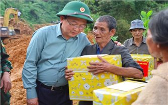 Phó Thủ tướng Chính phủ Hồ Quốc Dũng kiểm tra công tác khắc phục hậu quả thiên tai tại Quảng Ngãi