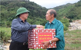 Phó Thủ tướng Chính phủ Hồ Quốc Dũng yêu cầu xã Ngọc Linh sớm thống kê thiệt hại, lên phương án hỗ trợ ngay cho Nhân dân