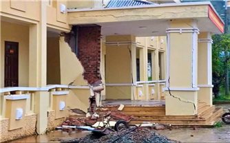 Đà Nẵng: Một trụ sở UBND xã miền có nguy cơ đổ sập do mưa lũ