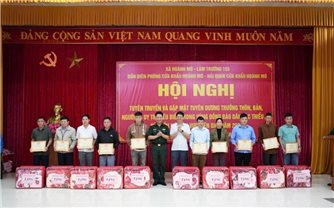 Hoành Mô tuyên dương Người có uy tín tiêu biểu vùng đồng bào DTTS