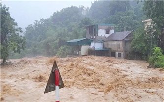 Thủy tướng yêu cầu chủ động ứng phó nguy cơ mưa lũ, lũ ống, lũ quét, sạt lở đất do ảnh hưởng của bão số 11