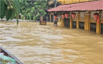 Dự báo Biển Đông sắp có bão, miền Trung vẫn mưa to, lũ trên các sông đang lên