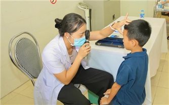 Gần 1.000 người dân Ninh Bình được khám sức khỏe miễn phí bằng công nghệ AI