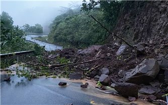 Mưa lớn kéo dài gây ngập lụt, chia cắt nhiều địa bàn vùng DTTS ở Quảng Trị
