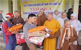 Ban Từ thiện Phật giáo Đồng Nai trao quà hỗ trợ người dân vùng bão Thanh Hóa